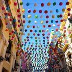 Ausflug nach Ronda mit den Spanischsprachschülern in der Fußgängerstrasse dekoriert für die Feria.