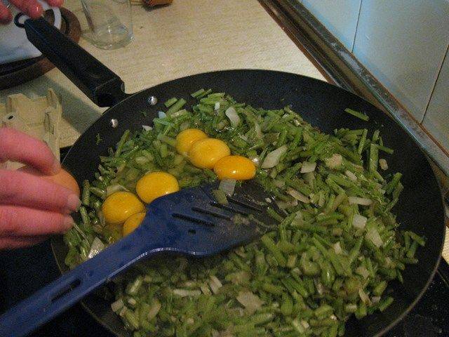 Cascamos los huevos