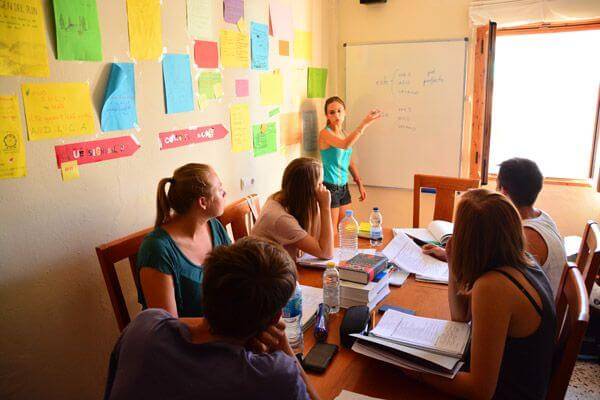 Spanish courses for students in spain for beginner, intermediate and advanced.
