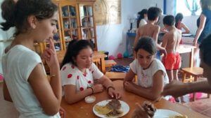 Sweets workshop, baking workshop at camp in Prado del Rey